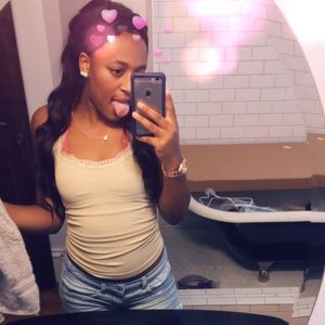 Meet your Posher, Unecia